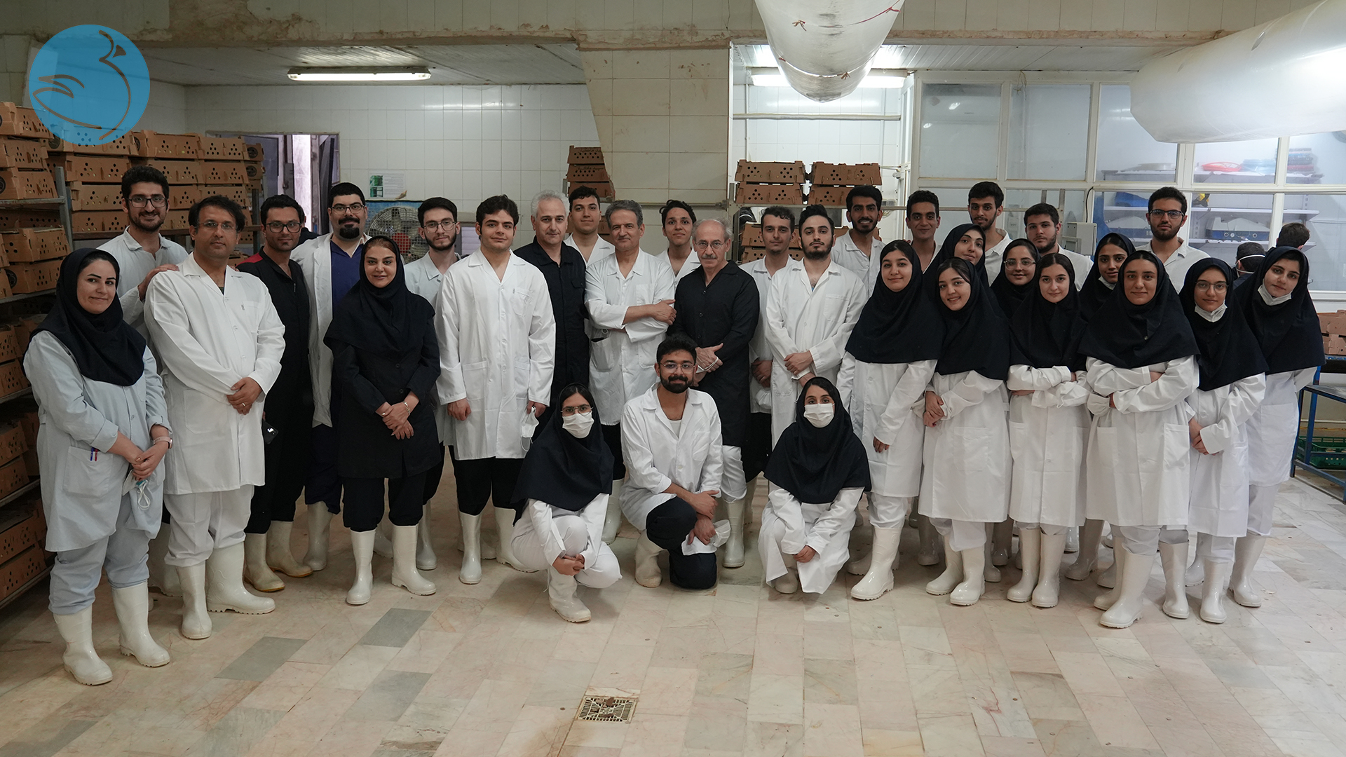 بازدید دانشجویان دانشگاه تهران از کارخانه جوجه کشی